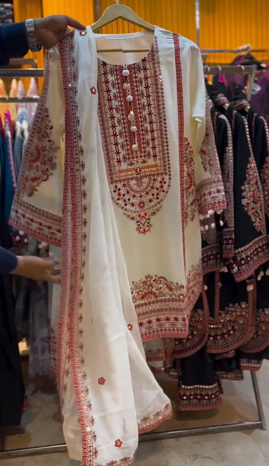 Women's Embroidery 3-Piece Suit